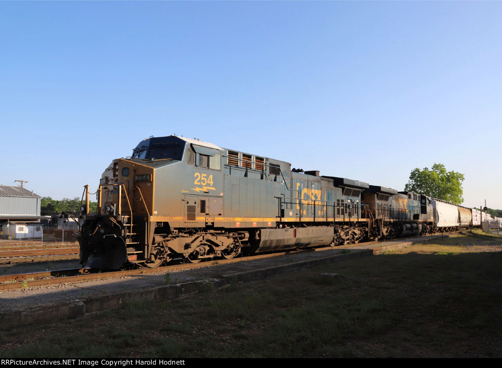 CSX 254 shoves train L619-10 back along the main